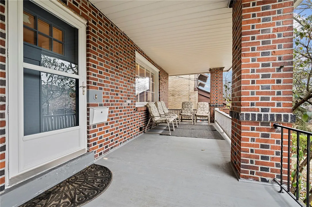 5856 Douglas St photo 1