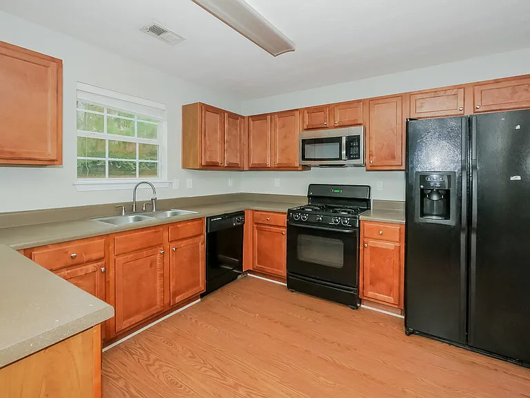 112 Garrison Ln — Photo 9
