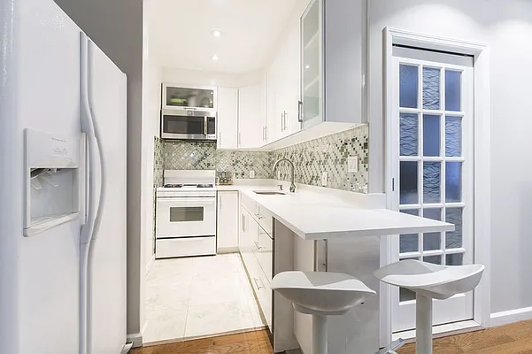 Sold by HomeDax Real Estate | media 2