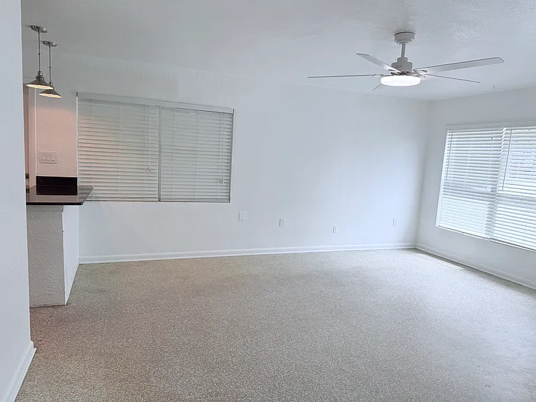 213 Thomas Dr — Photo 10