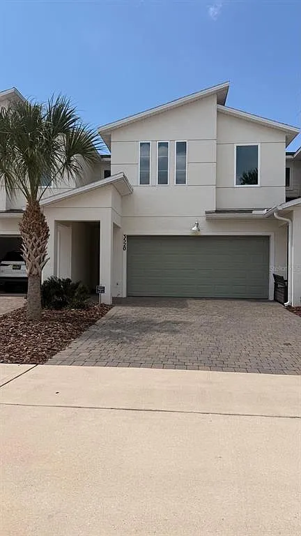 3 bed, 2.5 bath, 2043 sqft, $2,300 — Photo 1