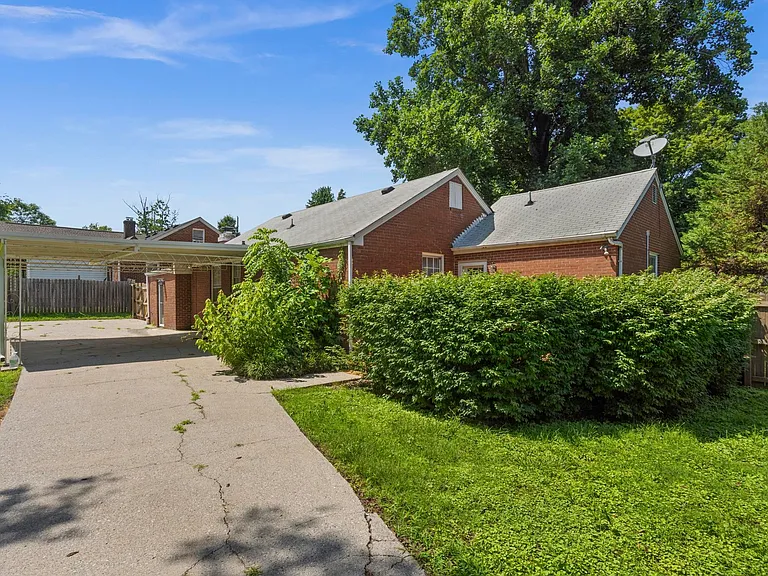 1001 Horseshoe Dr — Photo 34