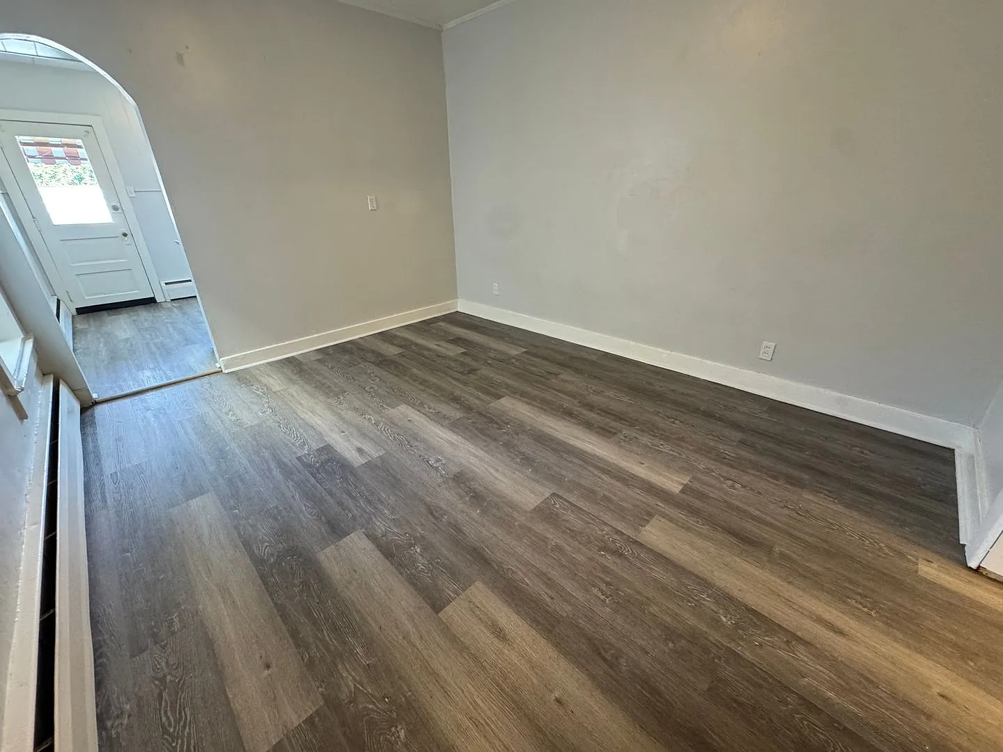 2104 Glendale Ave — Photo 4