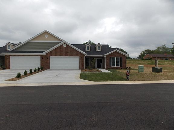 3rd image of 103 Villa Oak Cir