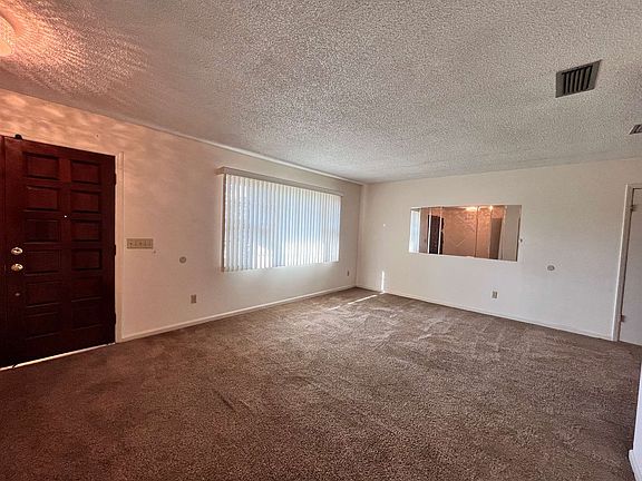 3rd image of 1401 Meadowlark Dr