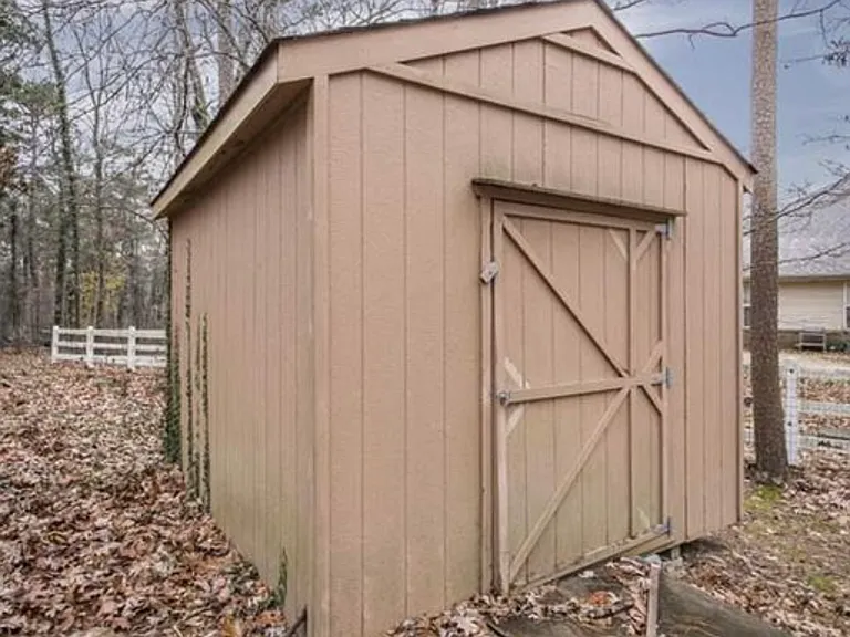 Storage shed/ Golf Cart Barn easy access to course