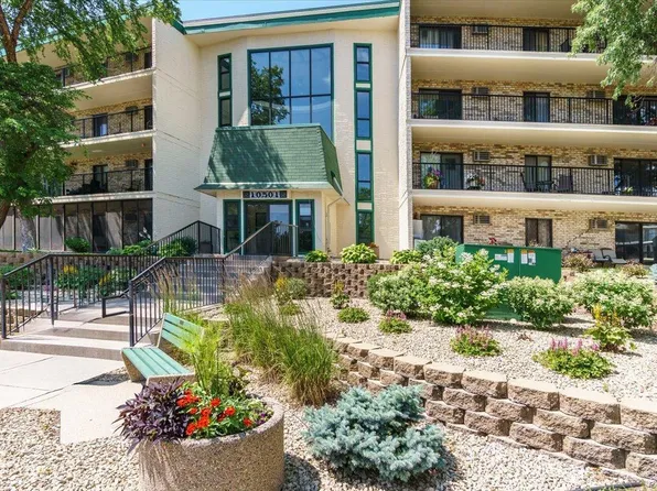 10501 Cedar Lake Rd APT 404, Minnetonka, MN 55305