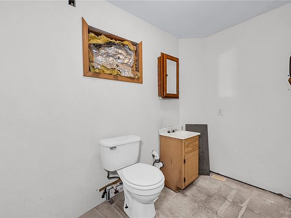 5th image of 1208 W Holt Rd