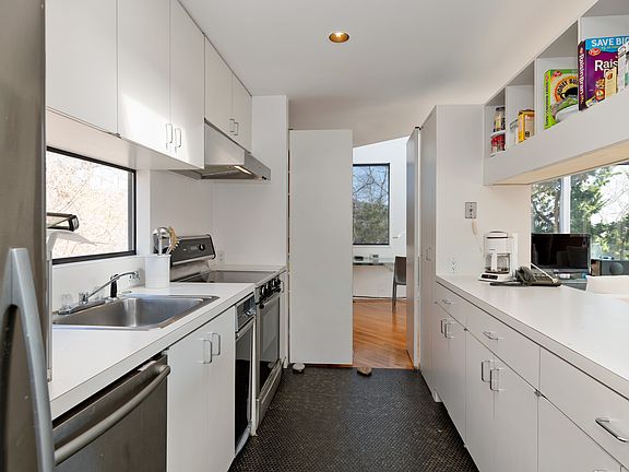 4th image of 23 Clearview Dr