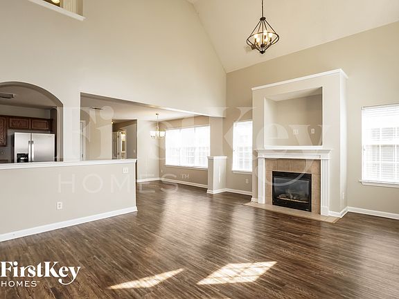 4th image of 8558 Shady Elm Dr