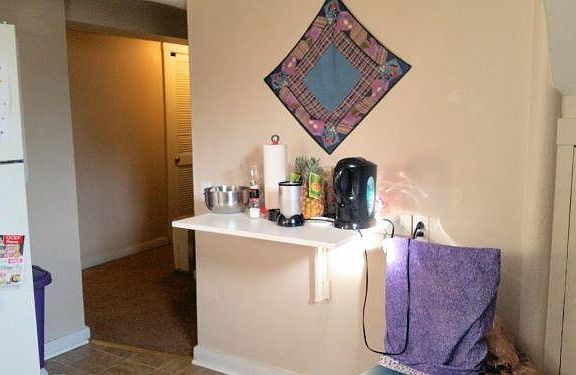 5th image of 210 N Summit St APT 1