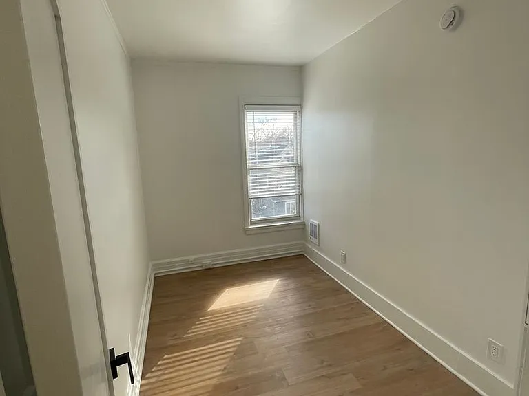 1032 Vaughn St — Photo 37
