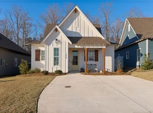 788 Village Dr, Opelika, AL 36801