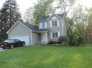 322 Colfax St, Fenton, MI 48430