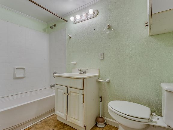 5th image of 3401 Spring Glen Rd