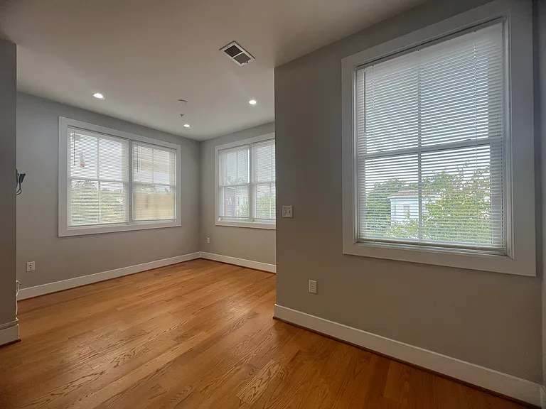 1209 G St SE #8 — Photo 11