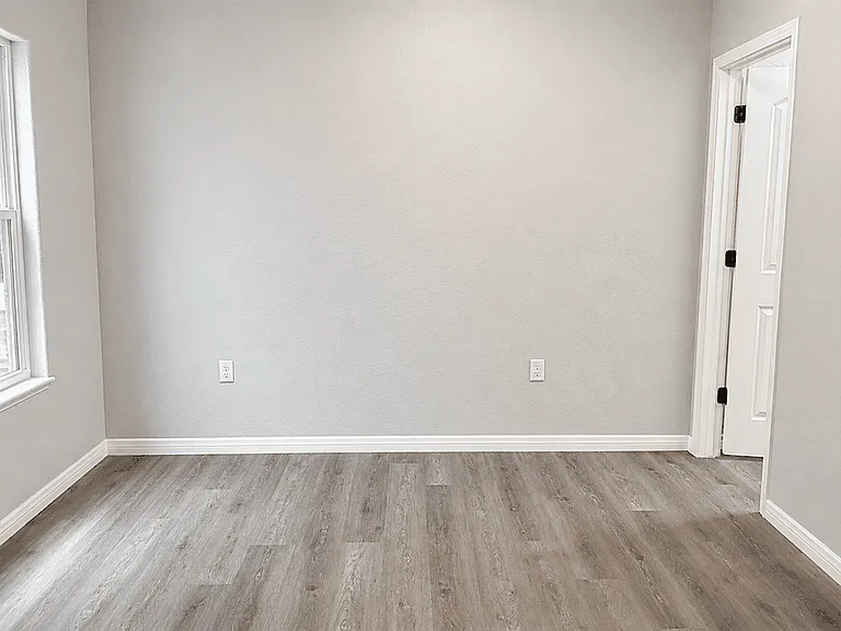7602 Windsor Oaks #1 — Photo 5