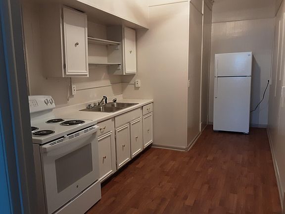 2nd image of 847 1/2 Massachusetts St #1B-1Ba-722Sqft