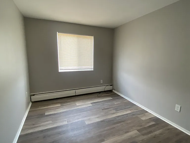Creekside Apartments — Photo 22