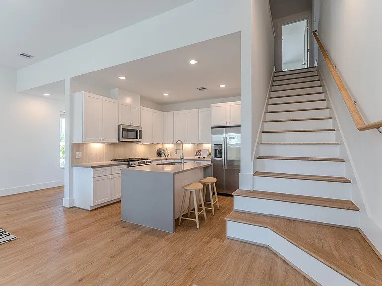 7613 Victory Reserve St — Photo 27