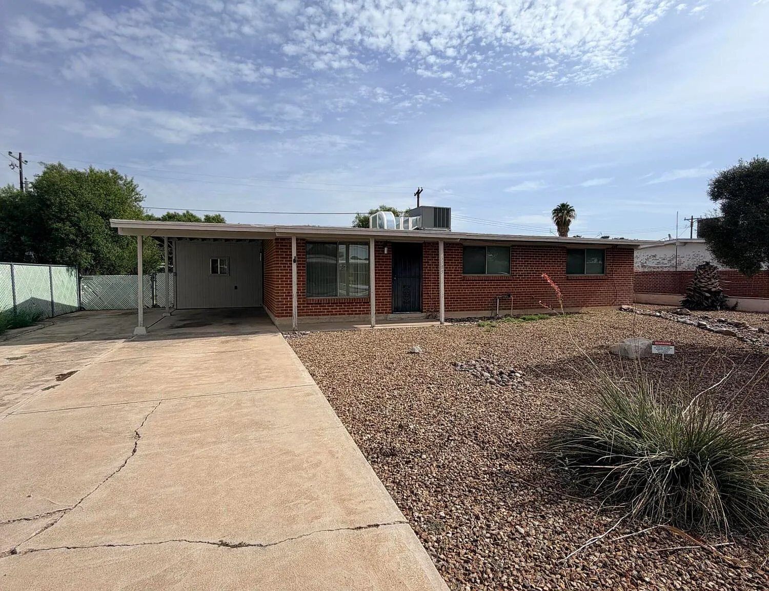 3 bed, 2.0 bath, 1050 sqft, $1,625 — Photo 2