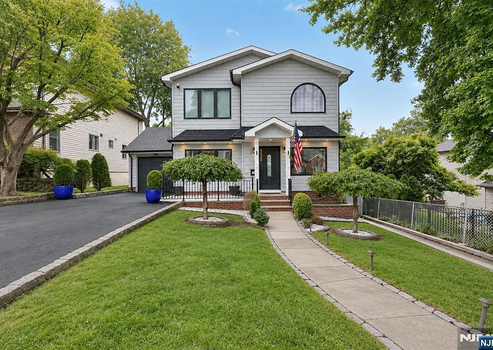 1st image of 690 Ray Avenue