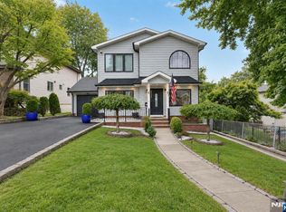 690 Ray Avenue, Ridgefield, NJ 07657