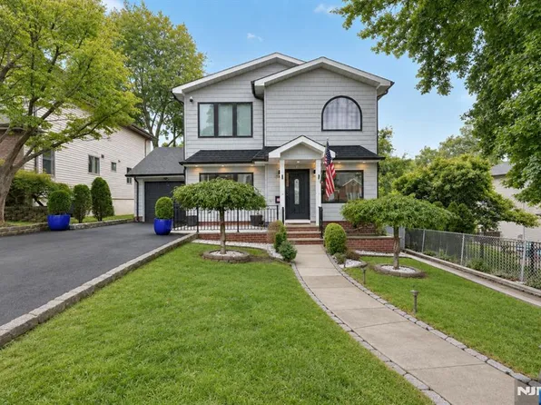 690 Ray Avenue, Ridgefield, NJ 07657