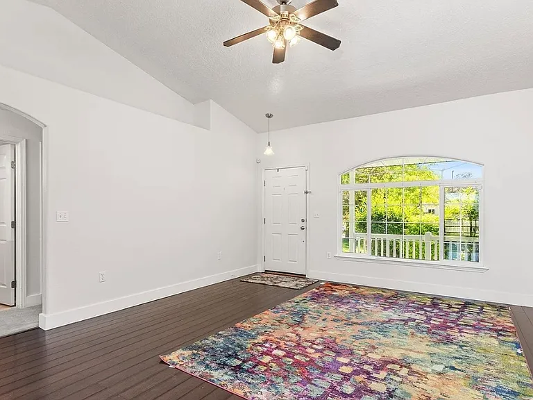 3907 N Abbott St — Photo 4