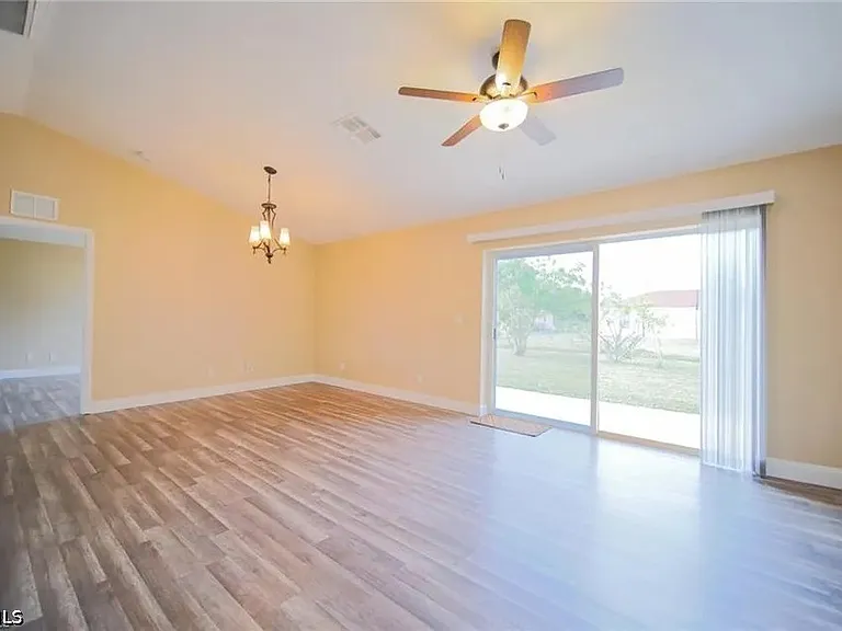 604 Thomas Sherwin Ave S — Photo 10