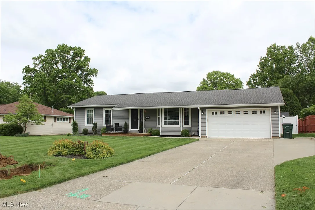 1647 Hagey Dr photo 1