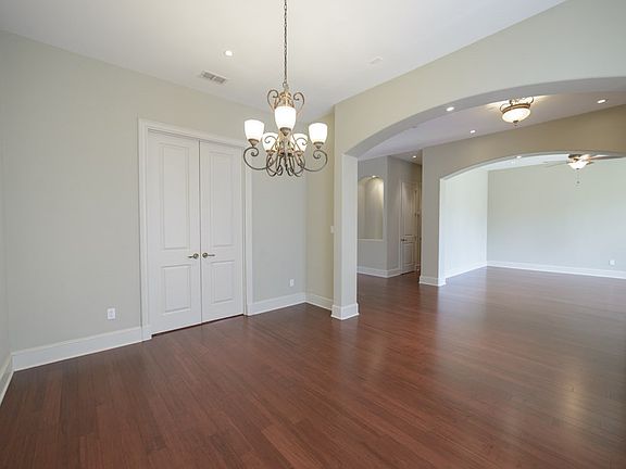 3rd image of 4425 Park Bnd