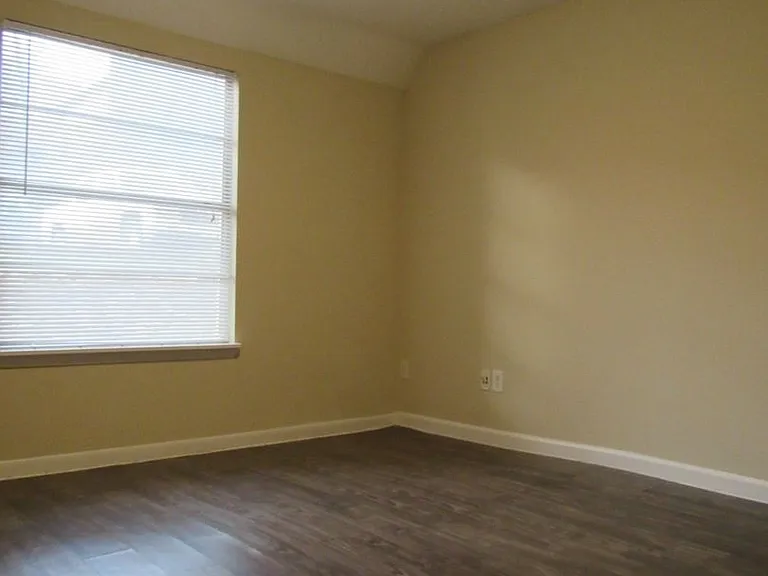 The Metropolis Apartments — Photo 96
