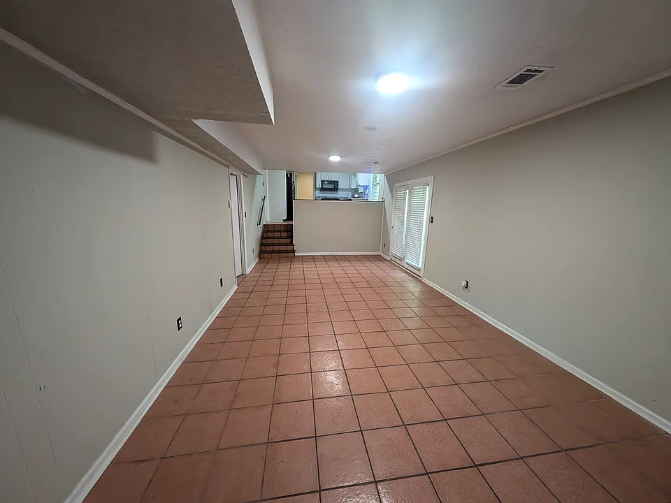 2322 Chevy Chase Ln