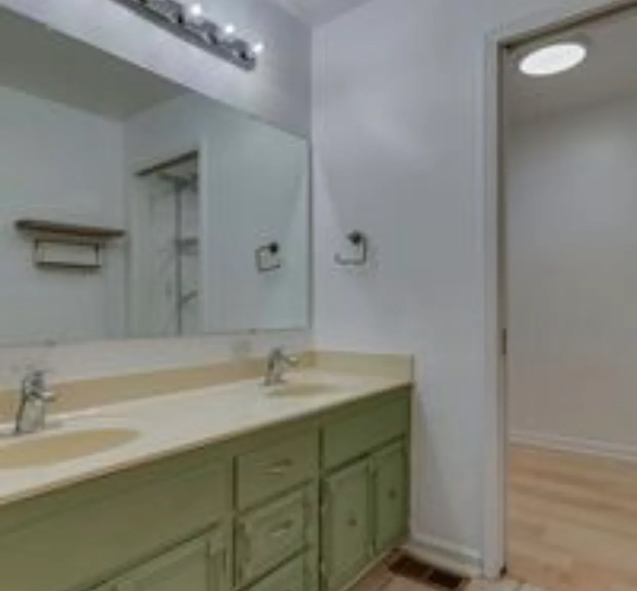 4 bed, 1817 sqft, $2,200 — Photo 4