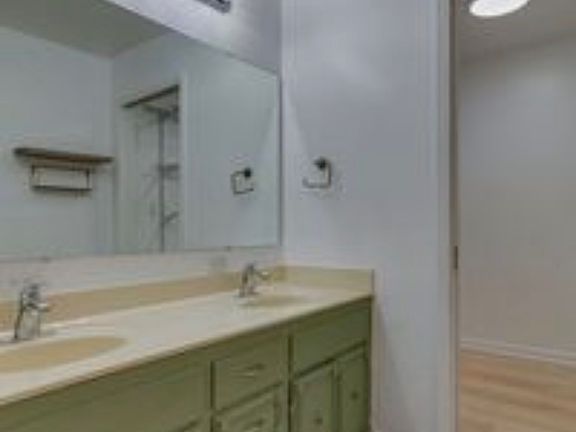 4th image of 101 Hatfield Ln