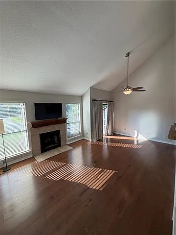 2 bed, 2.0 bath, 1025 sqft, $1,750 — Photo 3
