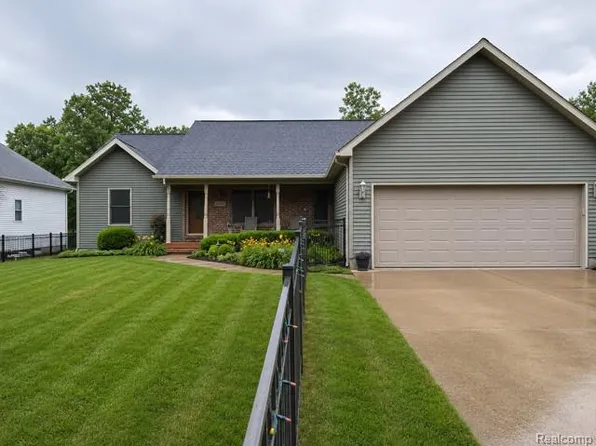 4077 Thornapple Ln, Lapeer, MI 48446
