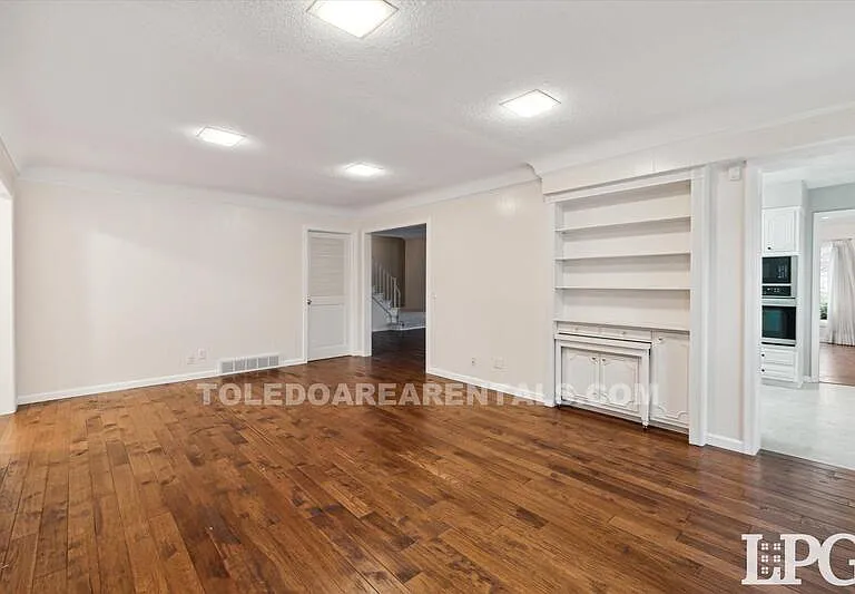 3835 Hillandale Rd E — Photo 15