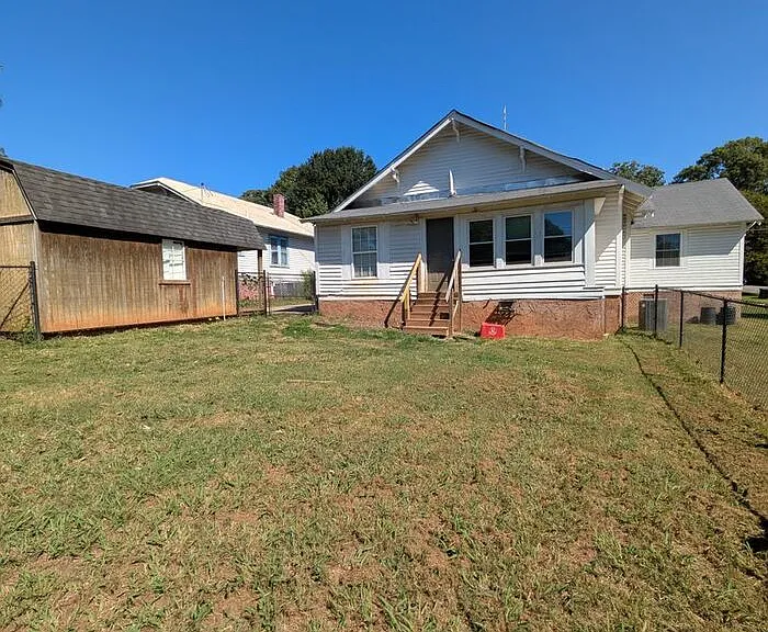 215 W D St — Photo 17