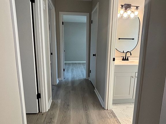 3rd image of 3 Cambridge Cir