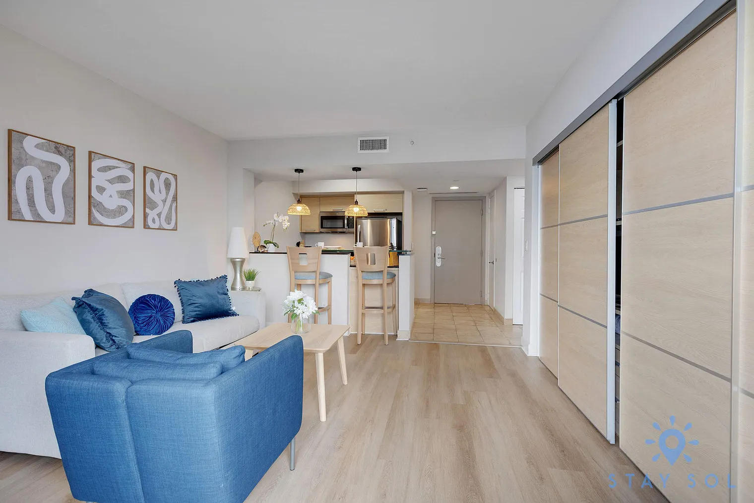 1 bed, 1.0 bath, 699 sqft, $3,228 — Photo 3