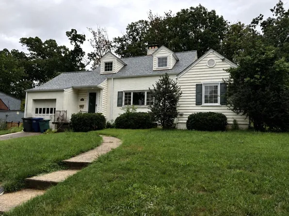 3913 Rose Ln, Annandale, VA 22003
