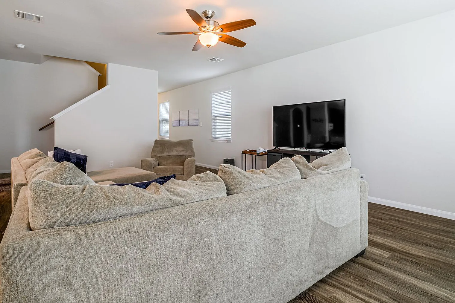 3 bed, 2.0 bath, 2357 sqft, $3,943 — Photo 4