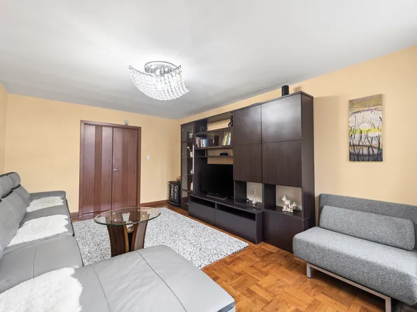 1625 Emmons Avenue image 7 of 21