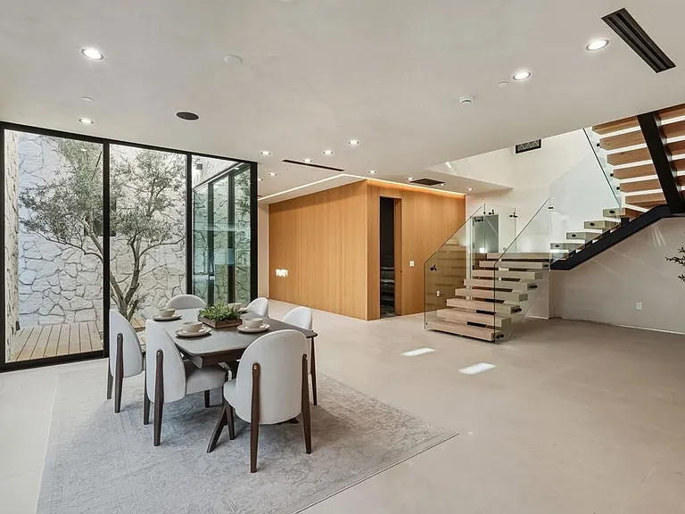 824 N Curson Ave — Photo 16