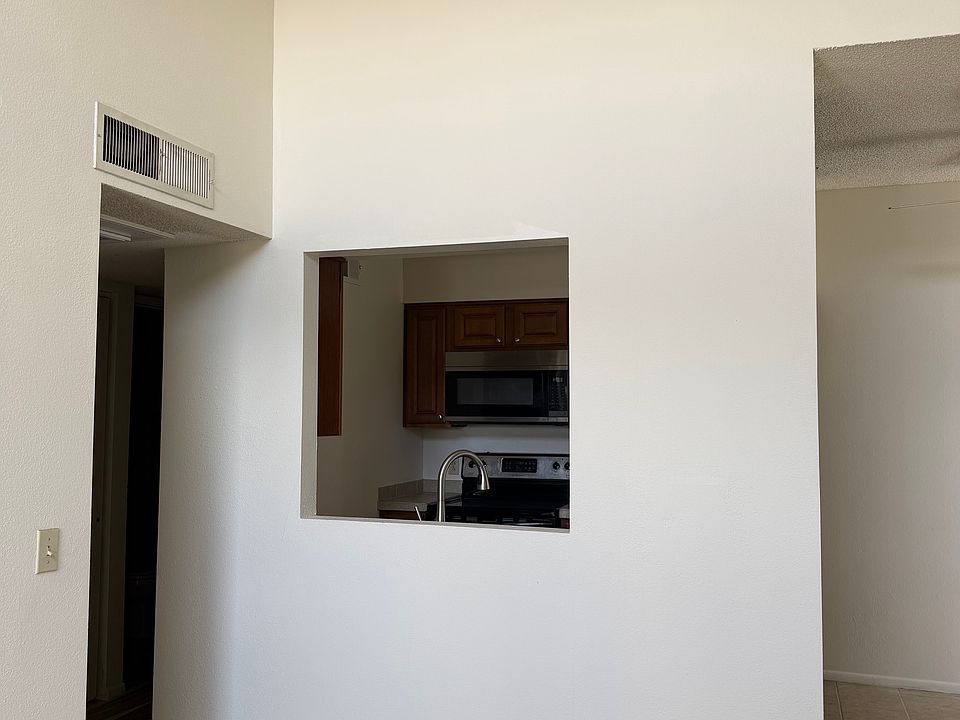 1st image of 1810 E Blacklidge Dr