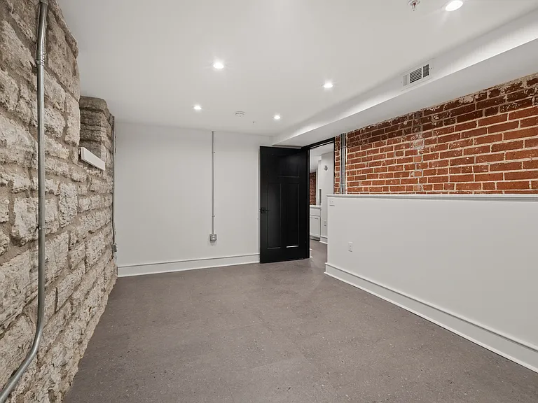 Blacherne At Vermont Place — Photo 10