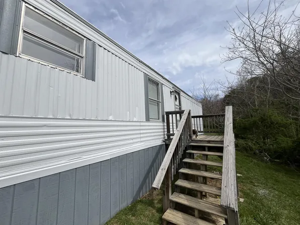 130 Pat Place Ln, Jacksboro, TN 37757