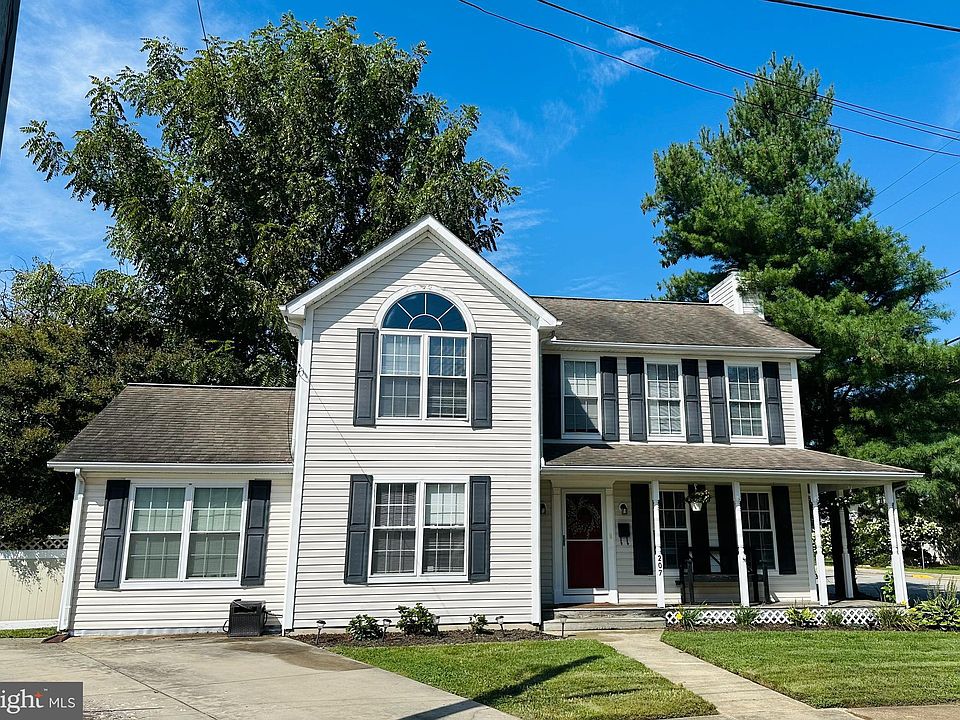 1st image of 207 W Water St